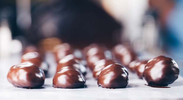 Kahve Dünyası'nın çikolata kaplı lezzetleriyle çikolata keyfini ikiye